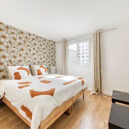 Appartement Moderne A Choisy-Le-Roi - Rer C & Tram - Paris Direct アパート